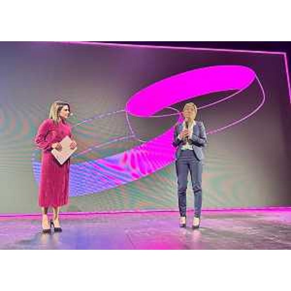 L'assessore regionale alle Finanze Barbara Zilli alla presentazione della 14ma tappa del Giro d'Italia - L'assessore regionale alle Finanze Barbara Zilli alla presentazione della 14ma tappa del Giro d'Italia