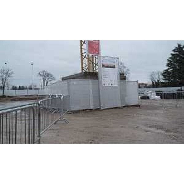 Un'immagine del cantiere per la realizzazione della nuova scuola secondaria di primo grando ad Aviano - Un'immagine del cantiere per la realizzazione della nuova scuola secondaria di primo grando ad Aviano