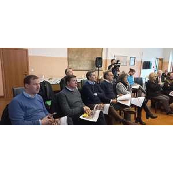 I consiglieri durante l'incontro in municipio: da sinistra Massimiliano Pozzo (Pd), Alberto Budai (Lega), Massimo Moretuzzo (Patto-Civica), Mauro Di Bert (Fp) e Serena Pellegrino (Avs) - I consiglieri durante l'incontro in municipio: da sinistra Massimiliano Pozzo (Pd), Alberto Budai (Lega), Massimo Moretuzzo (Patto-Civica), Mauro Di Bert (Fp) e Serena Pellegrino (Avs)