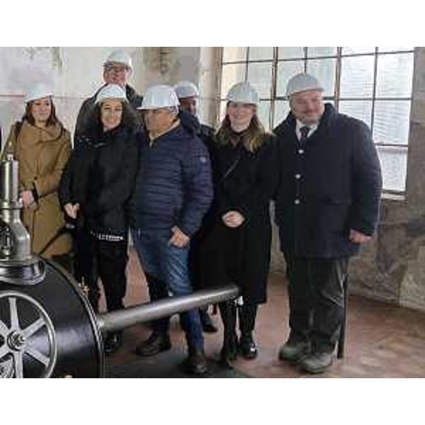 Prima a destra, Rosaria Capozzi (M5S) all'Amideria Chiozza, a Ruda - Prima a destra, Rosaria Capozzi (M5S) all'Amideria Chiozza, a Ruda