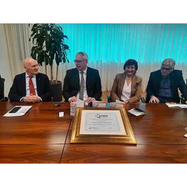 Il presidente del Cr Fvg, Mauro Bordin, secondo da sinistra nella foto accanto a Marino Zanchetta della Pro loco Risorgive, Eleonora Viscardis sindaco di Bertiolo e Maurizio D'Osualdo (Città del vino) - Il presidente del Cr Fvg, Mauro Bordin, secondo da sinistra nella foto accanto a Marino Zanchetta della Pro loco Risorgive, Eleonora Viscardis sindaco di Bertiolo e Maurizio D'Osualdo (Città del vino)