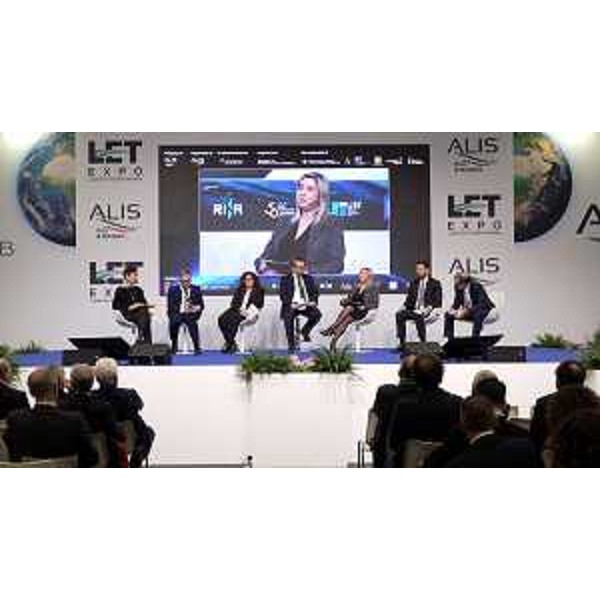 L'assessore regionale a Infrastrutture e territorio Cristina Amirante al seminario "Interventi per l'intermodalità e i territori" a Verona nell'ambito di LET Expo - L'assessore regionale a Infrastrutture e territorio Cristina Amirante al seminario "Interventi per l'intermodalità e i territori" a Verona nell'ambito di LET Expo