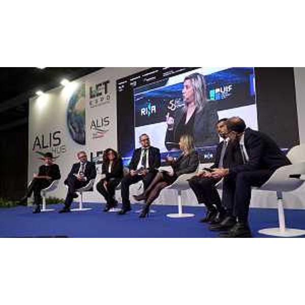 L'assessore regionale a Infrastrutture e territorio Cristina Amirante al seminario "Interventi per l'intermodalità e i territori" a Verona nell'ambito di LET Expo - L'assessore regionale a Infrastrutture e territorio Cristina Amirante al seminario "Interventi per l'intermodalità e i territori" a Verona nell'ambito di LET Expo