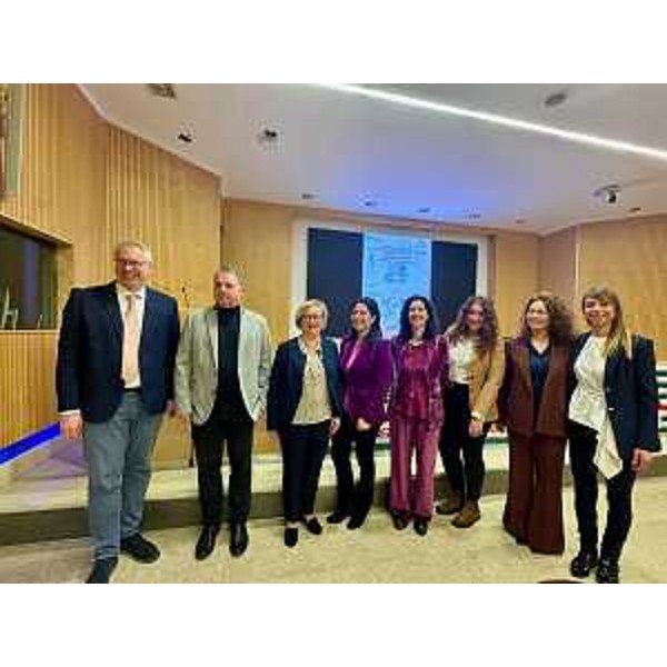 Da sinistra il presidente del Cr, Mauro Bordin insieme ad alcuni degli ospiti del convengo - Da sinistra il presidente del Cr, Mauro Bordin insieme ad alcuni degli ospiti del convengo