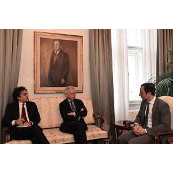 Un momento dell'incontro tra il governatore Fedriga e l'ambasciatore Lucas - Un momento dell'incontro tra il governatore Fedriga e l'ambasciatore Lucas