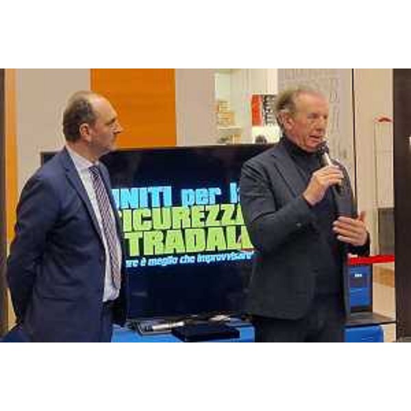 L'assessore Scoccimarro nel corso del suo intervento - L'assessore Scoccimarro nel corso del suo intervento