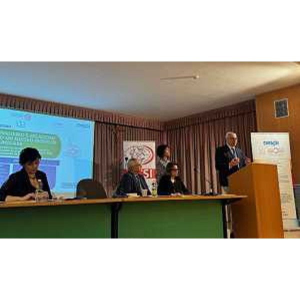 Il presidente del Cr Fvg, Mauro Bordin, mentre prende la parola a Udine al comvegno "Giornalismo è relazione" - Il presidente del Cr Fvg, Mauro Bordin, mentre prende la parola a Udine al comvegno "Giornalismo è relazione"