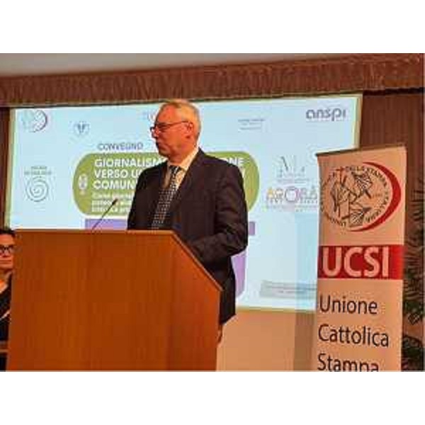 Il presidente del Cr Fvg, Mauro Bordin, interviene al comvegno "Giornalismo è relazione" - Il presidente del Cr Fvg, Mauro Bordin, interviene al comvegno "Giornalismo è relazione" 