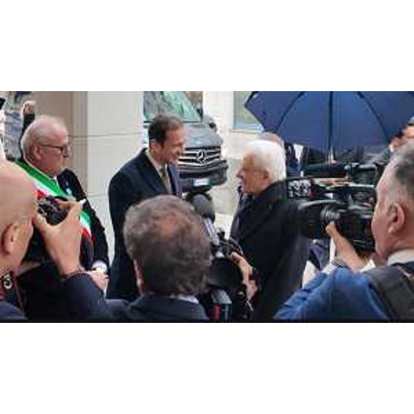 Il governatore Fedriga con il Capo dello Stato Sergio Mattarella all'esterno del Teatro Verdi di Gorizia - Il governatore Fedriga con il Capo dello Stato Sergio Mattarella all'esterno del Teatro Verdi di Gorizia