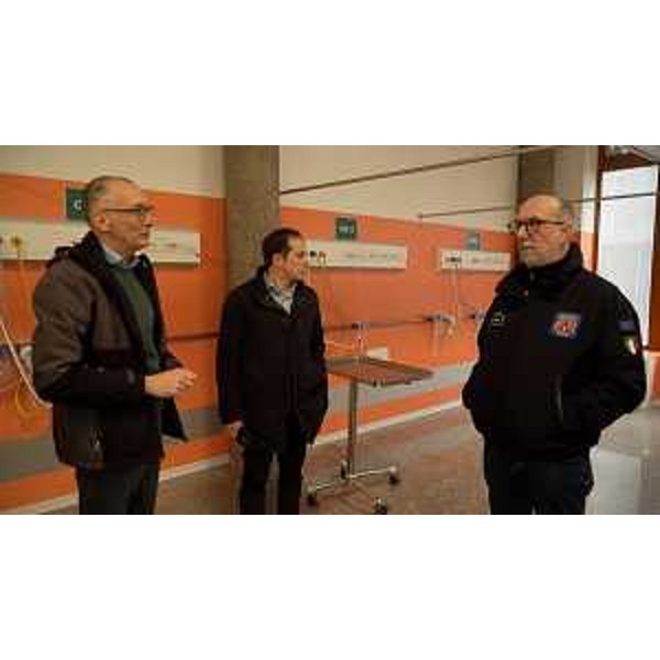 L'assessore regionale Riccardo Riccardi, a destra, durante il sopralluogo nel Pronto soccorso dell'ospedale di San Daniele - L'assessore regionale Riccardo Riccardi, a destra, durante il sopralluogo nel Pronto soccorso dell'ospedale di San Daniele