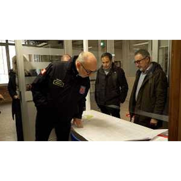 L'assessore Riccardo Riccardi mentre vengono illustrati i progetti di ampliamento e adeguamento dell'ospedale di San Daniele - L'assessore Riccardo Riccardi mentre vengono illustrati i progetti di ampliamento e adeguamento dell'ospedale di San Daniele