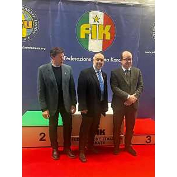 Il vice governatore con delega allo Sport Mario Anzil (al centro) alla cerimonia di apertura del 18° Campionato Italiano di Karate, con il consigliere regionale Alberto Budai e il presidente del Comitato Regionale FIK Friuli Venezia Giulia Giovanni Di Meglio - Il vice governatore con delega allo Sport Mario Anzil (al centro) alla cerimonia di apertura del 18° Campionato Italiano di Karate, con il consigliere regionale Alberto Budai e il presidente del Comitato Regionale FIK Friuli Venezia Giulia Giovanni Di Meglio