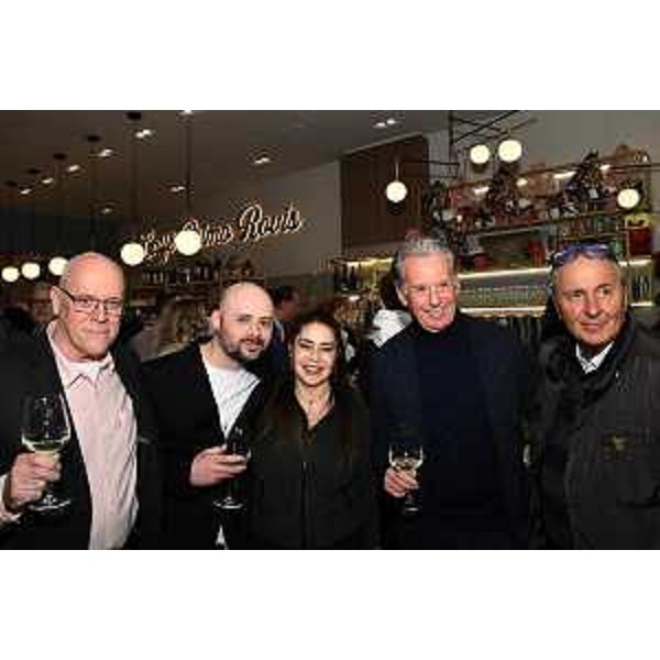 L'assessore Scoccimarro con i familiari di Primo Rovis - L'assessore Scoccimarro con i familiari di Primo Rovis