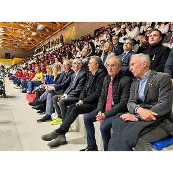 Il presidente del Cr Fvg, Mauro Bordin, con a sx Daniela Beltrame dell'ufficio scolastico regionale e a dx Stefano PIllastrini, coach Ueb Gesteco Cividale, l'on. Graziano Pizzimenti, Giuseppe Morandini, presidente della Fondazione Friuli e il consigliere regionale Roberto Novelli. - Il presidente del Cr Fvg, Mauro Bordin, con a sx Daniela Beltrame dell'ufficio scolastico regionale e a dx Stefano PIllastrini, coach Ueb Gesteco Cividale, l'on. Graziano Pizzimenti, Giuseppe Morandini, presidente della Fondazione Friuli e il consigliere regionale Roberto Novelli. 