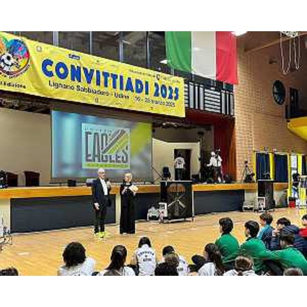 Il coach della Ueb Gesteco Cividale, Stefano Pillastrini, saluta i partecipanti alle Convittiadi - Il coach della Ueb Gesteco Cividale, Stefano Pillastrini, saluta i partecipanti alle Convittiadi