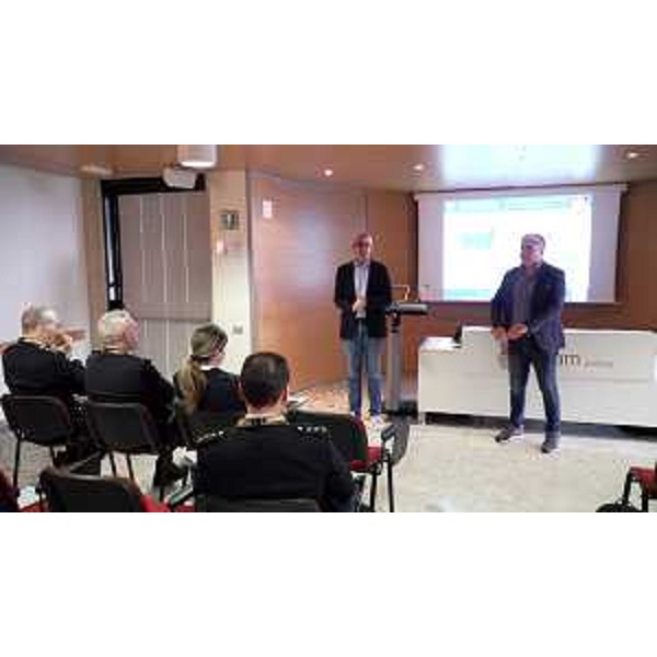 L'assessore alla Sicurezza e alle Autonomie locali Pierpaolo Roberti, a Paluzza, negli spazi del Centro servizi per le foreste e le attività delle montagne (Cesfam), al corso intensivo di formazione in materia ambientale organizzato per il personale della Polizia locale e per il Corpo forestale regionale (Cfr) - L'assessore alla Sicurezza e alle Autonomie locali Pierpaolo Roberti, a Paluzza, negli spazi del Centro servizi per le foreste e le attività delle montagne (Cesfam), al corso intensivo di formazione in materia ambientale organizzato per il personale della Polizia locale e per il Corpo forestale regionale (Cfr)