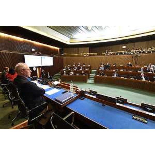 Il presidente del Cr Fvg, Mauro Bordin, coordina i lavori dell'Aula durante l'esame della pln 3 - Il presidente del Cr Fvg, Mauro Bordin, coordina i lavori dell'Aula durante l'esame della pln 3