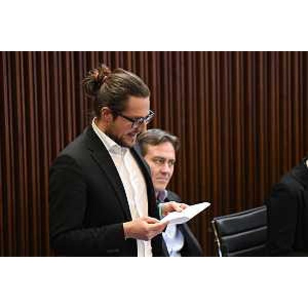 Enrico Bullian (Patto per l'Autonomia-Civica Fvg) accanto al capogruppo Massimo Moretuzzo - Enrico Bullian (Patto per l'Autonomia-Civica Fvg) accanto al capogruppo Massimo Moretuzzo