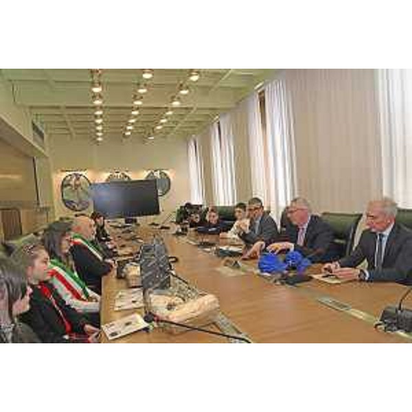 Un momento dell'incontro nel palazzo del Consiglio regionale - Un momento dell'incontro nel palazzo del Consiglio regionale