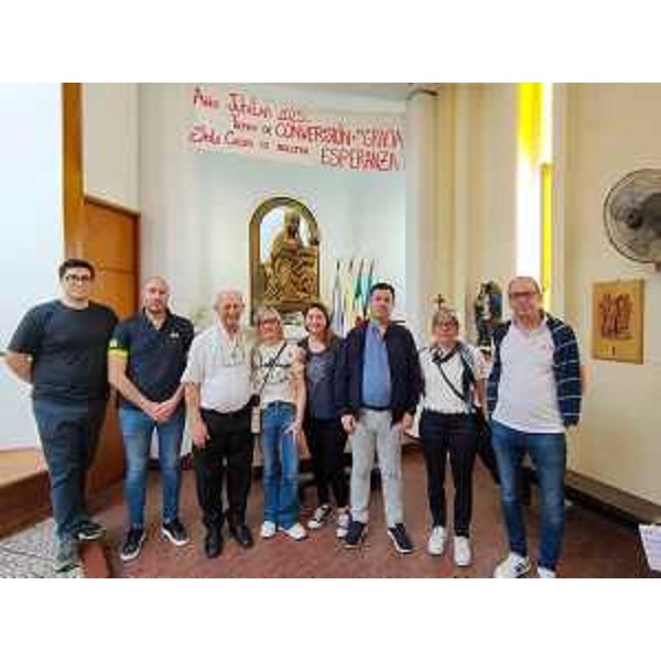 L'assessore regionale alle Finanze Barbara Zilli con la delegazione friulana a Castelmonte (Argentina) davanti all'omonima effige della Madonna - L'assessore regionale alle Finanze Barbara Zilli con la delegazione friulana a Castelmonte (Argentina) davanti all'omonima effige della Madonna