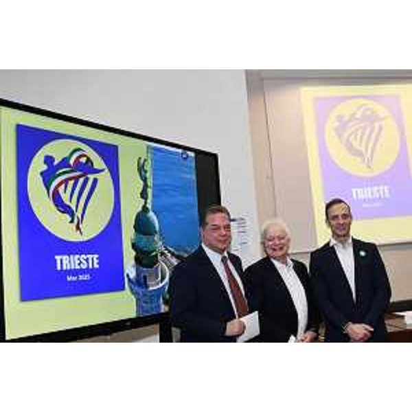 Da sinistra: Marco Consalvo (amministratore delegato Trieste Airport), Eddie Wilson (Ceo Ryanair), Massimiliano Fedriga (governatore del Friuli Venezia Giulia) - Da sinistra: Marco Consalvo (amministratore delegato Trieste Airport), Eddie Wilson (Ceo Ryanair), Massimiliano Fedriga (governatore del Friuli Venezia Giulia)