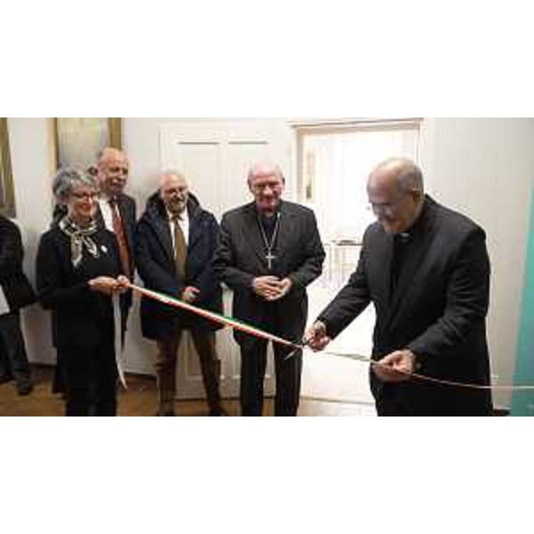 Il taglio del nastro all'inaugurazione della nuova sede dell'Archivio storico diocesano a Gorizia - Il taglio del nastro all'inaugurazione della nuova sede dell'Archivio storico diocesano a Gorizia 