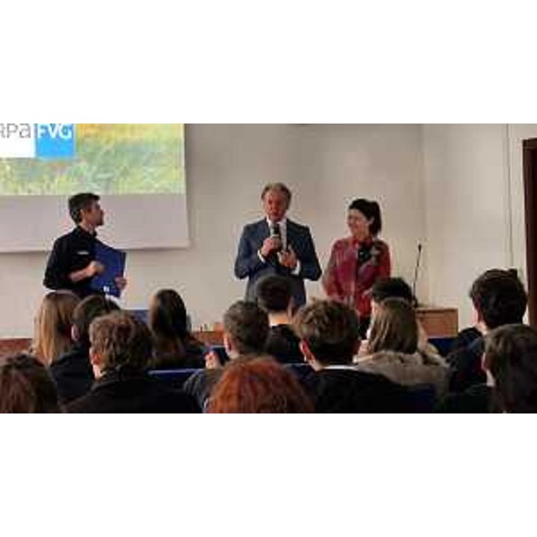 L'assessore Scoccimarro nel corso del suo intervento - L'assessore Scoccimarro nel corso del suo intervento