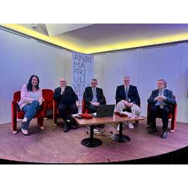 Un momento della conferenza stampa al Teatro Nuovo di Udine - Un momento della conferenza stampa al Teatro Nuovo di Udine
