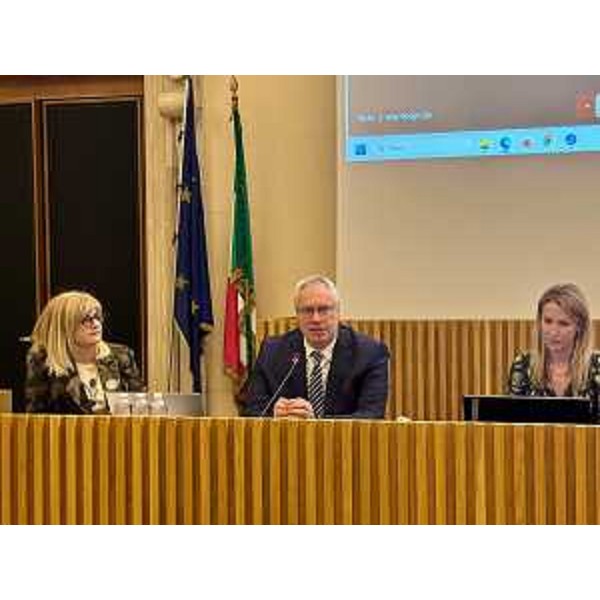 Da sx Paola Rugo, presidente Admo Fvg, Mauro Bordin, presidente Cr Fvg e Lidia Arreghini, autrice del libro - Da sx Paola Rugo, presidente Admo Fvg, Mauro Bordin, presidente Cr Fvg e Lidia Arreghini, autrice del libro