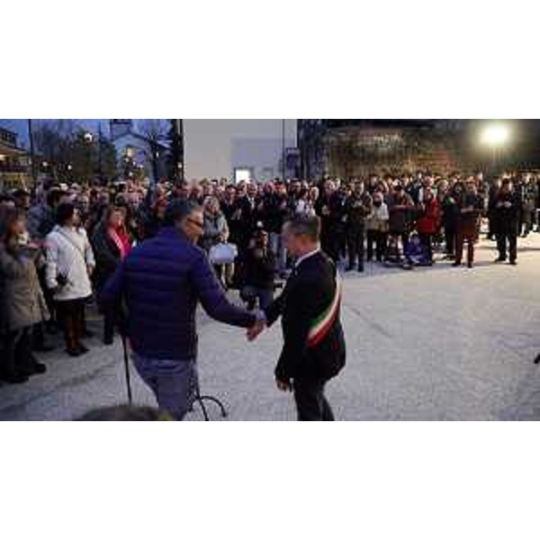 Lassessore regionale alle Autonomie locali Pierpaolo Roberti allinaugurazione della riqualificata piazza di Aurisina - Lassessore regionale alle Autonomie locali Pierpaolo Roberti allinaugurazione della riqualificata piazza di Aurisina