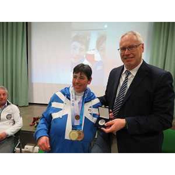 Da sinistra Caterina Plet e il presidente del Cr, Mauro Bordin - Da sinistra Caterina Plet e il presidente del Cr, Mauro Bordin