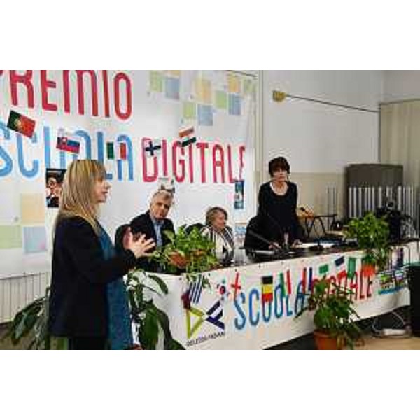 L'assessore regionale al Lavoro, formazione, istruzione, ricerca, università e famiglia Alessia Rosolen (a destra) all'apertura della settima edizione dell'International Friendship Week, organizzata dall'Istituto tecnico statale Deledda-Fabiani di Trieste. - L'assessore regionale al Lavoro, formazione, istruzione, ricerca, università e famiglia Alessia Rosolen (a destra) all'apertura della settima edizione dell'International Friendship Week, organizzata dall'Istituto tecnico statale Deledda-Fabiani di Trieste.