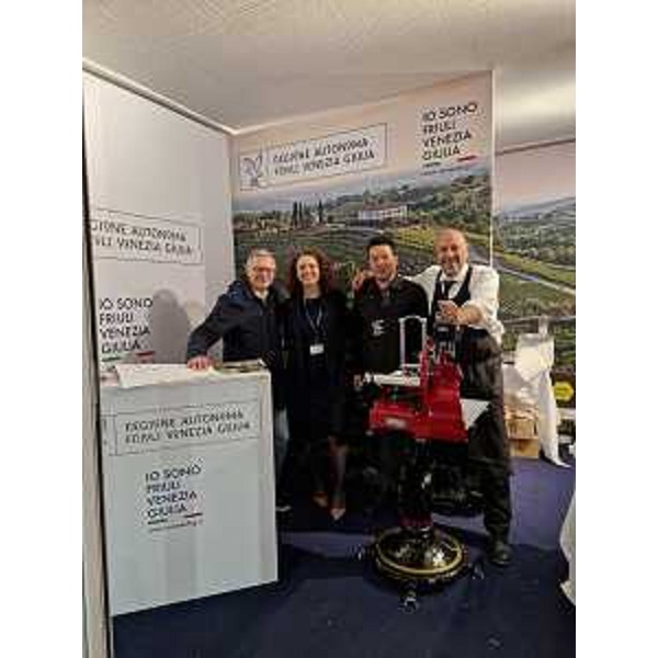 L'assessore Zannier visita lo stand Fvg nel "Villaggio agricoltura" a Roma - L'assessore Zannier visita lo stand Fvg nel "Villaggio agricoltura" a Roma