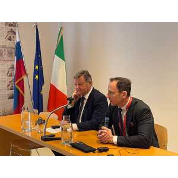 Fedriga in conferenza stampa con il ministro sloveno Jevsek - Fedriga in conferenza stampa con il ministro sloveno Jevsek