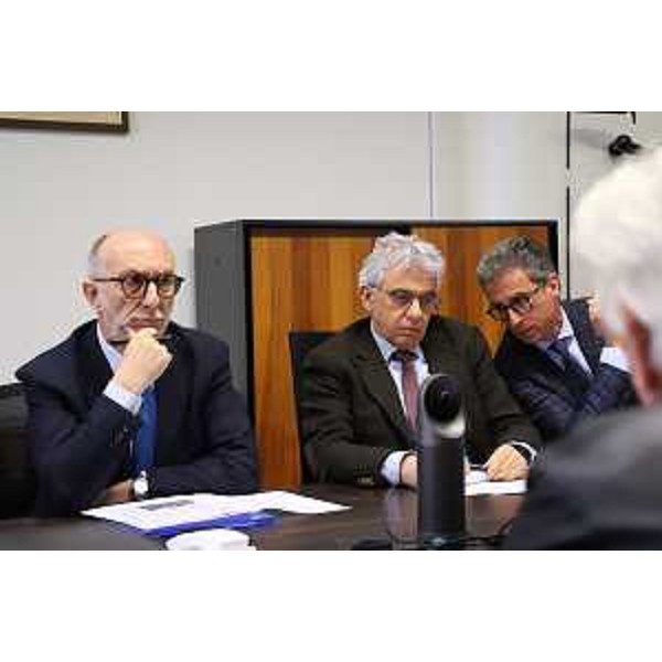 L'assessore alla Protezione civile del Friuli Venezia Giulia Riccardo Riccardi, in occasione del tavolo riunitosi nella sede della Prefettura di Udine con il prefetto Domenico Lione, il sindaco di Enemonzo Franco Menegon, oltre a primi cittadini e amministratori comunali di altre località della Carnia, esperti del Servizio geologico regionale e dell'Università di Trieste, e funzionari della Protezione civile Fvg. - L'assessore alla Protezione civile del Friuli Venezia Giulia Riccardo Riccardi, in occasione del tavolo riunitosi nella sede della Prefettura di Udine con il prefetto Domenico Lione, il sindaco di Enemonzo Franco Menegon, oltre a primi cittadini e amministratori comunali di altre località della Carnia, esperti del Servizio geologico regionale e dell'Università di Trieste, e funzionari della Protezione civile Fvg.