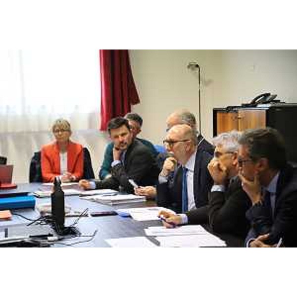 L'assessore alla Protezione civile del Friuli Venezia Giulia Riccardo Riccardi, in occasione del tavolo riunitosi nella sede della Prefettura di Udine con il prefetto Domenico Lione, il sindaco di Enemonzo Franco Menegon, oltre a primi cittadini e amministratori comunali di altre località della Carnia, esperti del Servizio geologico regionale e dell'Università di Trieste, e funzionari della Protezione civile Fvg. - L'assessore alla Protezione civile del Friuli Venezia Giulia Riccardo Riccardi, in occasione del tavolo riunitosi nella sede della Prefettura di Udine con il prefetto Domenico Lione, il sindaco di Enemonzo Franco Menegon, oltre a primi cittadini e amministratori comunali di altre località della Carnia, esperti del Servizio geologico regionale e dell'Università di Trieste, e funzionari della Protezione civile Fvg.