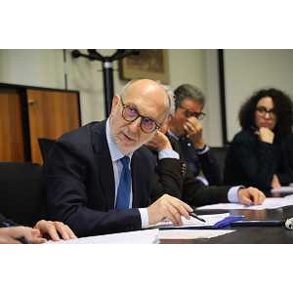 L'assessore alla Protezione civile del Friuli Venezia Giulia Riccardo Riccardi, in occasione del tavolo riunitosi nella sede della Prefettura di Udine con il prefetto Domenico Lione, il sindaco di Enemonzo Franco Menegon, oltre a primi cittadini e amministratori comunali di altre località della Carnia, esperti del Servizio geologico regionale e dell'Università di Trieste, e funzionari della Protezione civile Fvg. - L'assessore alla Protezione civile del Friuli Venezia Giulia Riccardo Riccardi, in occasione del tavolo riunitosi nella sede della Prefettura di Udine con il prefetto Domenico Lione, il sindaco di Enemonzo Franco Menegon, oltre a primi cittadini e amministratori comunali di altre località della Carnia, esperti del Servizio geologico regionale e dell'Università di Trieste, e funzionari della Protezione civile Fvg.