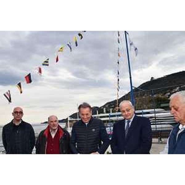 Al centro l'assessore Scoccimarro, alla sua destra il presidente del Circolo ed ex presidente della Regione Roberto Antonione - Al centro l'assessore Scoccimarro, alla sua destra il presidente del Circolo ed ex presidente della Regione Roberto Antonione