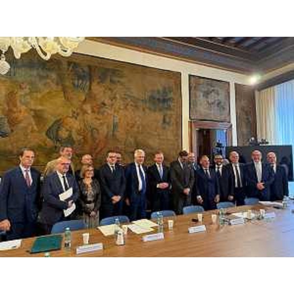 Lincontro con il commissario europeo al Bilancio e allantifrode, Piotr Serafin, svoltosi a Roma nella sede di rappresentanza della Regione Friuli Venezia Giulia. - Lincontro con il commissario europeo al Bilancio e allantifrode, Piotr Serafin, svoltosi a Roma nella sede di rappresentanza della Regione Friuli Venezia Giulia.