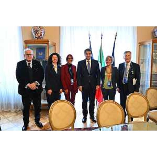 Lassessore regionale alle Finanze Barbara Zilli allincontro con il vicepresidente della Commissione europea Raffaele Fitto, che si è tenuto nel municipio di Gorizia alla presenza del sindaco Rodolfo Ziberna, del ministro per i Rapporti con il Parlamento Luca Ciriani e del presidente del Gect Paolo Petiziol, a margine dellevento di apertura di Interreg Go! in svolgimento al Teatro Verdi. - Lassessore regionale alle Finanze Barbara Zilli allincontro con il vicepresidente della Commissione europea Raffaele Fitto, che si è tenuto nel municipio di Gorizia alla presenza del sindaco Rodolfo Ziberna, del ministro per i Rapporti con il Parlamento Luca Ciriani e del presidente del Gect Paolo Petiziol, a margine dellevento di apertura di Interreg Go! in svolgimento al Teatro Verdi. 