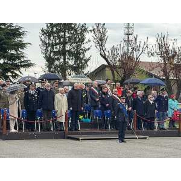 La tribuna delle autorità durante la cerimonia all'aeroporto militare di Rivolto - La tribuna delle autorità durante la cerimonia all'aeroporto militare di Rivolto