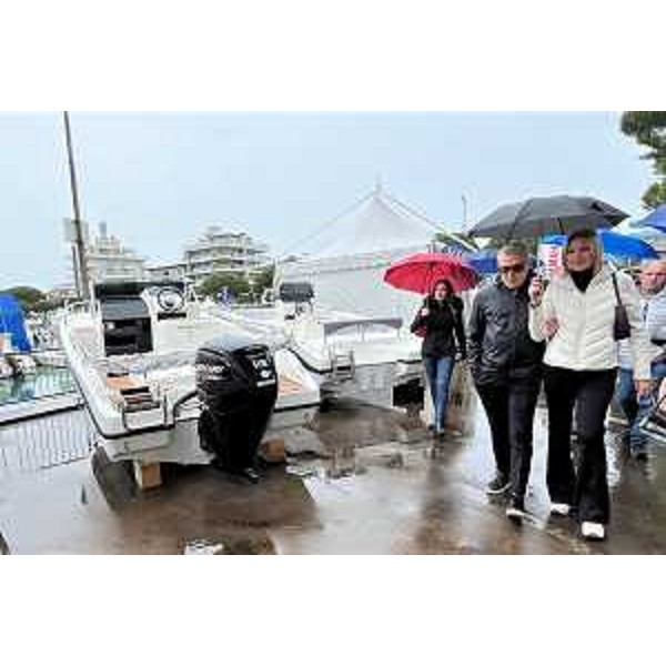 La paresenza dell'assessore Bini agli stand del Lignano boat show - La paresenza dell'assessore Bini agli stand del Lignano boat show