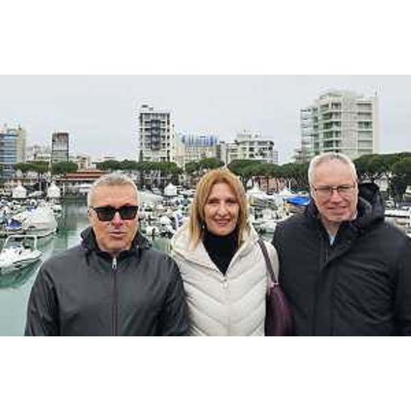 L'assessore Sergio Emidio Bini (primo da sinistra) con il sindaco di Lignano Laura Giorgi e il Presidenente del Consiglio regionale Mauro Bordin - L'assessore Sergio Emidio Bini (primo da sinistra) con il sindaco di Lignano Laura Giorgi e il Presidenente del Consiglio regionale Mauro Bordin