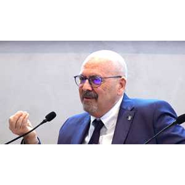 L'assessore Callari nel corso del suo intervento - L'assessore Callari nel corso del suo intervento