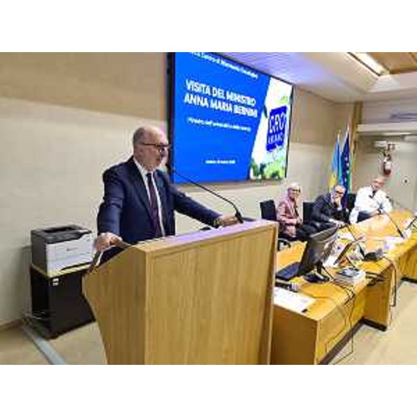 L'assessore regionale Riccardo Riccardi durante il suo intervento di saluto al ministro Anna Maria Bernini - L'assessore regionale Riccardo Riccardi durante il suo intervento di saluto al ministro Anna Maria Bernini
