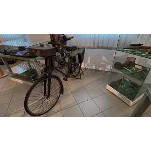 La classica bicicletta dell'arrotino presente all'interno del museo di Stolvizza - La classica bicicletta dell'arrotino presente all'interno del museo di Stolvizza