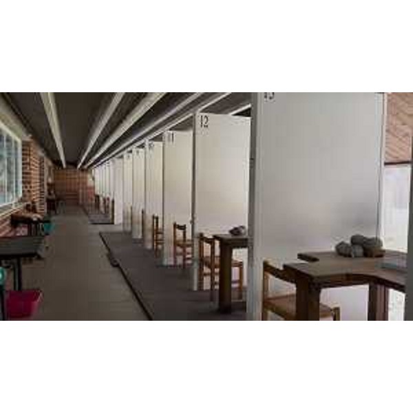 L'interno dell'impianto che ospita 22 linee per armi lunghe con bersagli da 100, 200 e 300 metri - L'interno dell'impianto che ospita 22 linee per armi lunghe con bersagli da 100, 200 e 300 metri