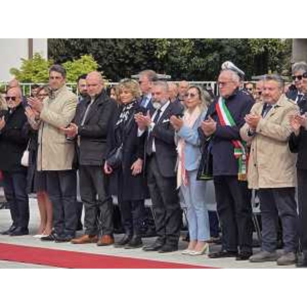 Diego Bernardis (Fp), primo da destra tra le autorità accanto al sindaco di Gorizia, Rodolfo Ziberna - Diego Bernardis (Fp), primo da destra tra le autorità accanto al sindaco di Gorizia, Rodolfo Ziberna