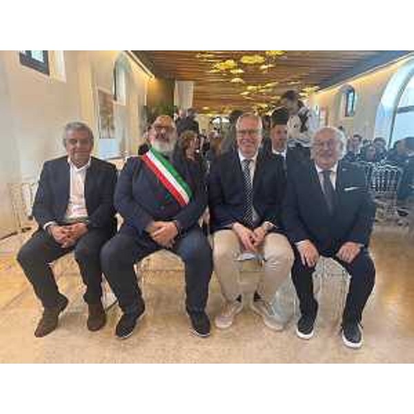 Da sinistra: il consigliere regionale Francesco Martines, il sindaco del Comune di Aiello del Friuli Roberto Festa, il presidente del Consiglio regionale del Fvg Mauro Bordin e Giorgio Zanmarchi, presidente dell'associazione Fai sport - Da sinistra: il consigliere regionale Francesco Martines, il sindaco del Comune di Aiello del Friuli Roberto Festa, il presidente del Consiglio regionale del Fvg Mauro Bordin e Giorgio Zanmarchi, presidente dell'associazione Fai sport