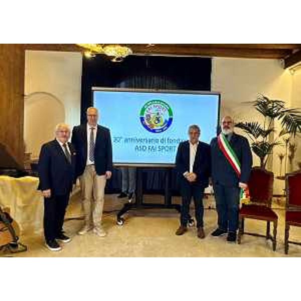 Da destra: il sindaco del Comune di Aiello del Friuli Roberto Festa, Francesco Martines, il presidente del Cr Fvg Mauro Bordin e Giorgio Zanmarchi, presidente dell'associazione Fai sport - Da destra: il sindaco del Comune di Aiello del Friuli Roberto Festa, Francesco Martines, il presidente del Cr Fvg Mauro Bordin e Giorgio Zanmarchi, presidente dell'associazione Fai sport